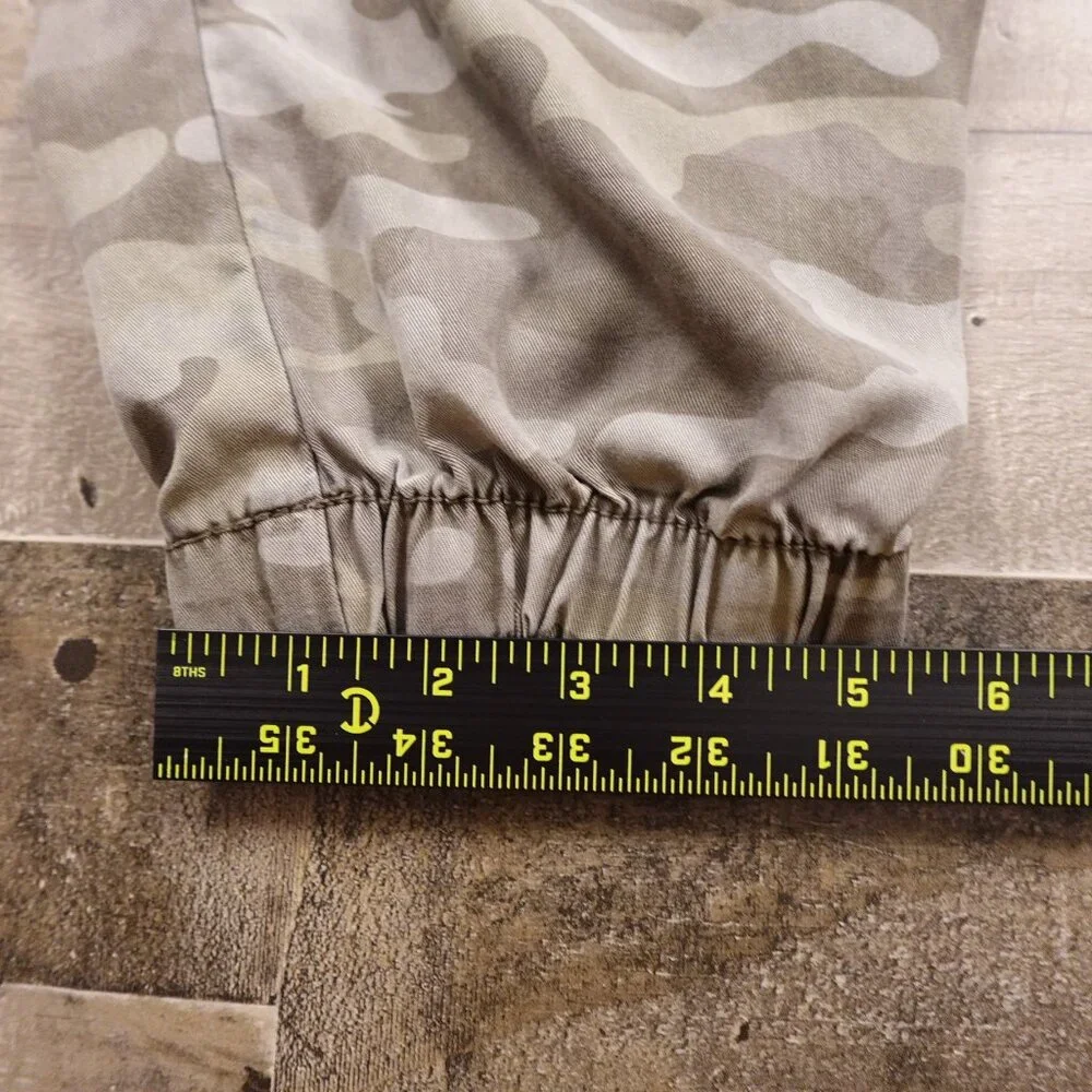 American Eagle Outfitters Women’s Size Medium Camo Cargo Jogger Pants 26" Inseam - Picture 8 of 10